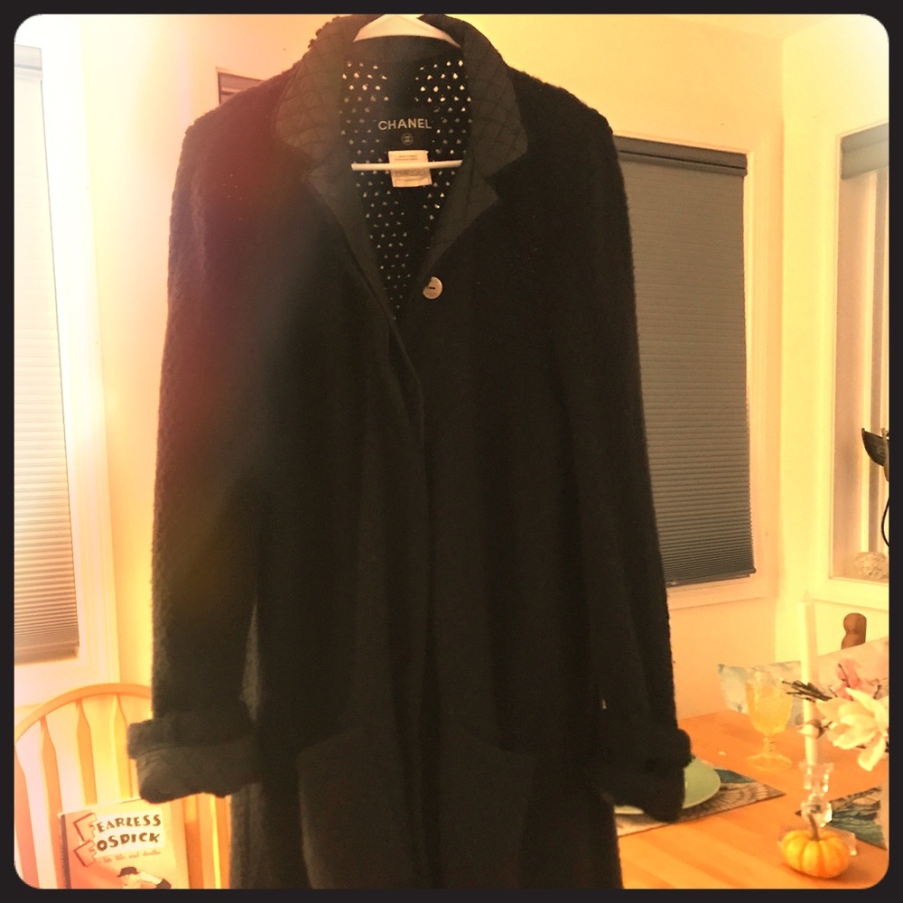 Chanel winter coat in navy. Comfortable chic